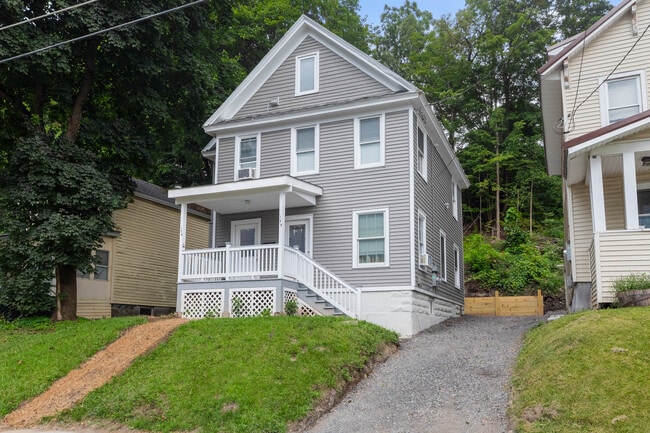 Building Photo - 136 Prospect Ave