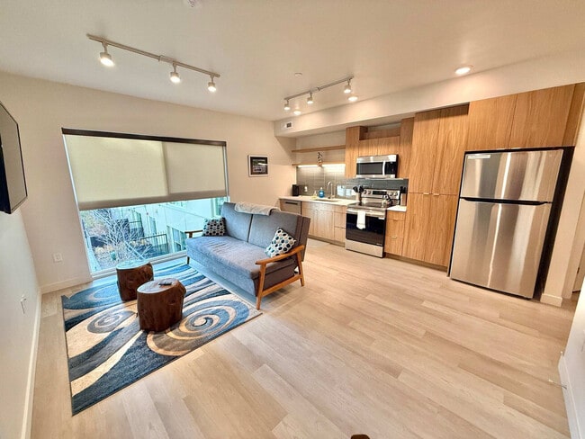 Building Photo - 360 W 200 S