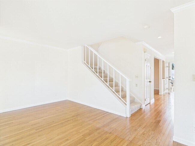 Foto del edificio - Premier Carmel townhome now available for ...