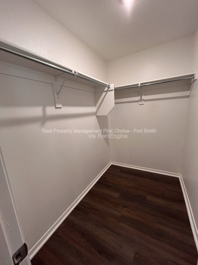 Building Photo - 10640 Cedar Wy