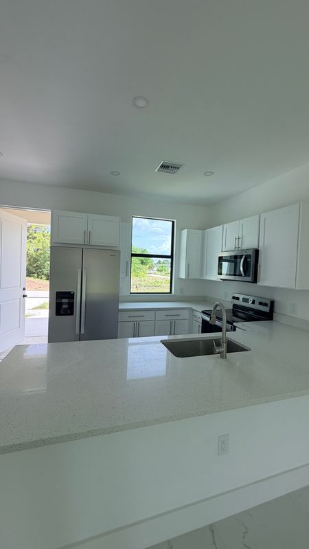 Foto del edificio - 496 Loretta Ave S