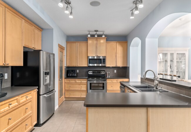 Building Photo - 4.0 bedroom in Calgary Alberta T2Z 0K9