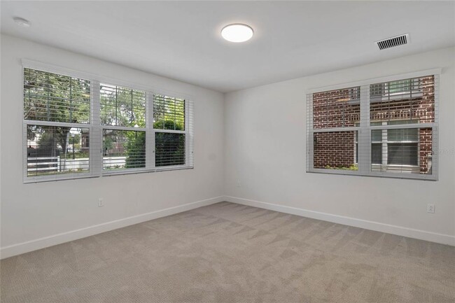 Building Photo - 145 S Park Ave