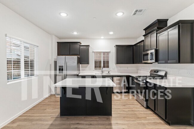 Building Photo - 5032 Cloud Burst Way-