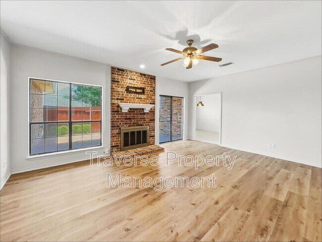 Foto del edificio - 5407 Ledgestone Dr
