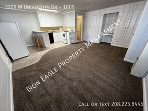 Building Photo - 1009 W University Dr