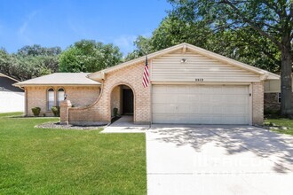 Building Photo - 2312 Vineyard Dr