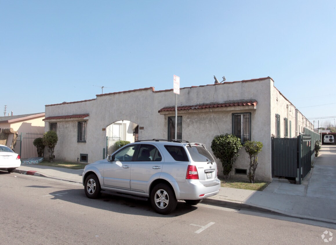 Primary Photo - 7008-7010 Mountain View Ave