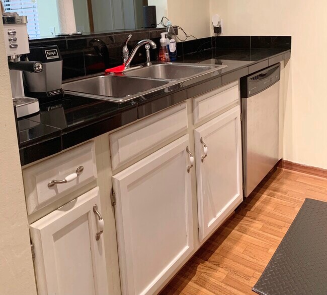 Kitchen - 900 SW 62nd Blvd