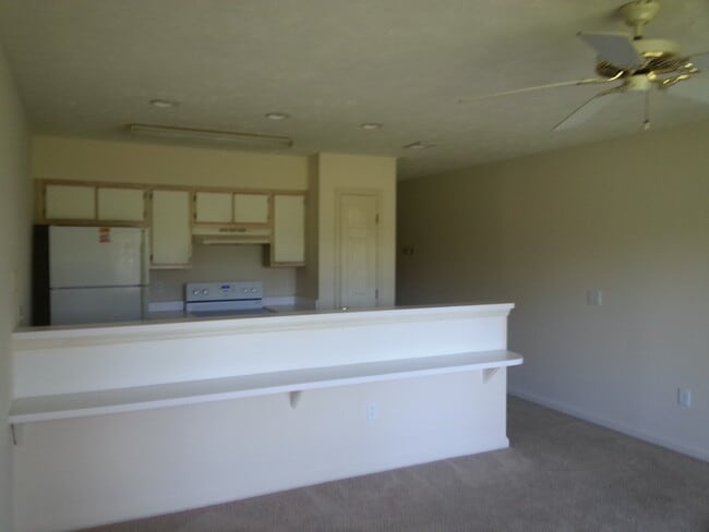 Building Photo - 1 Bedroom Condo in Waterway Village