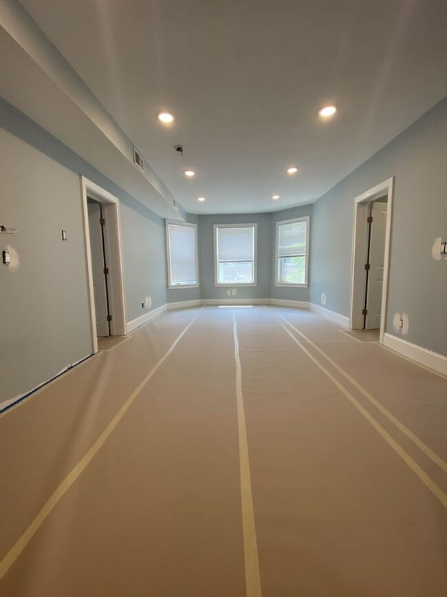 Building Photo - 170 Kelton St