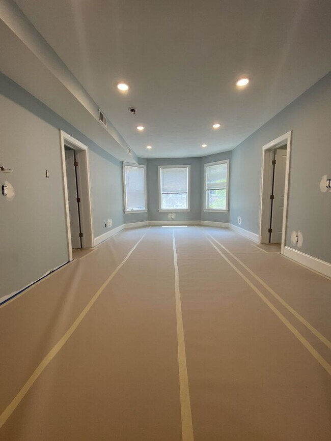 Building Photo - Unique BU Apartment