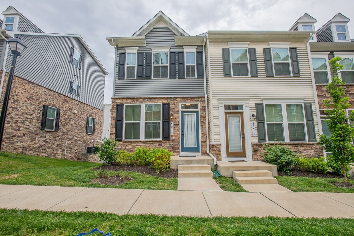Foto principal - Lovely 3 BR/3.5 BA EOG Townhome in Elkridge!