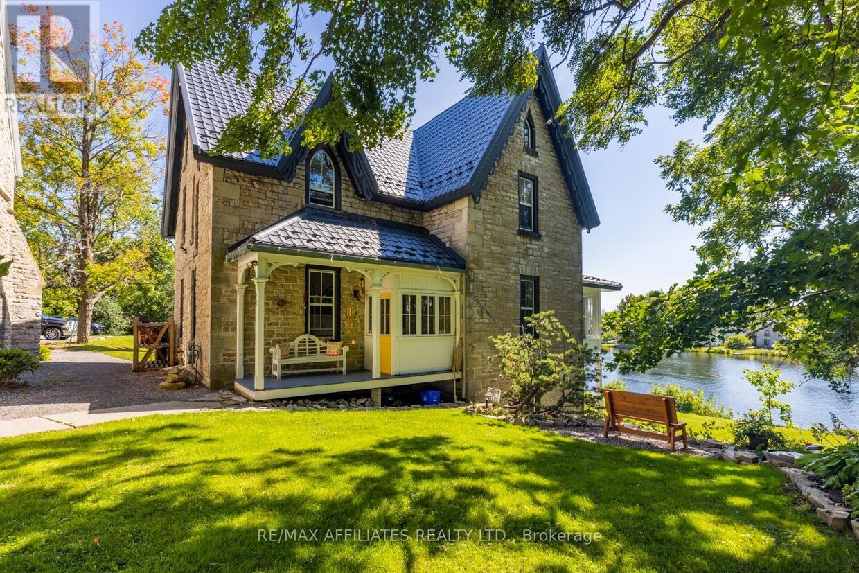 Primary Photo - 64 Clyde St
