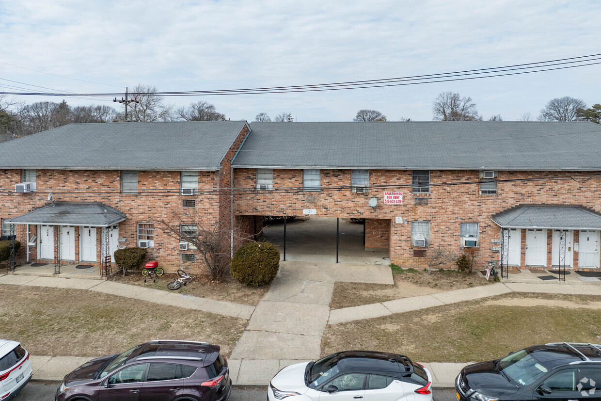 Building Photo - 21 Old Mill Rd