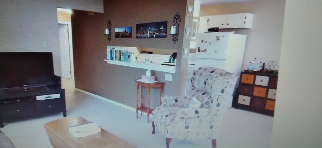 Living room. - 35 Arrowhead Way N