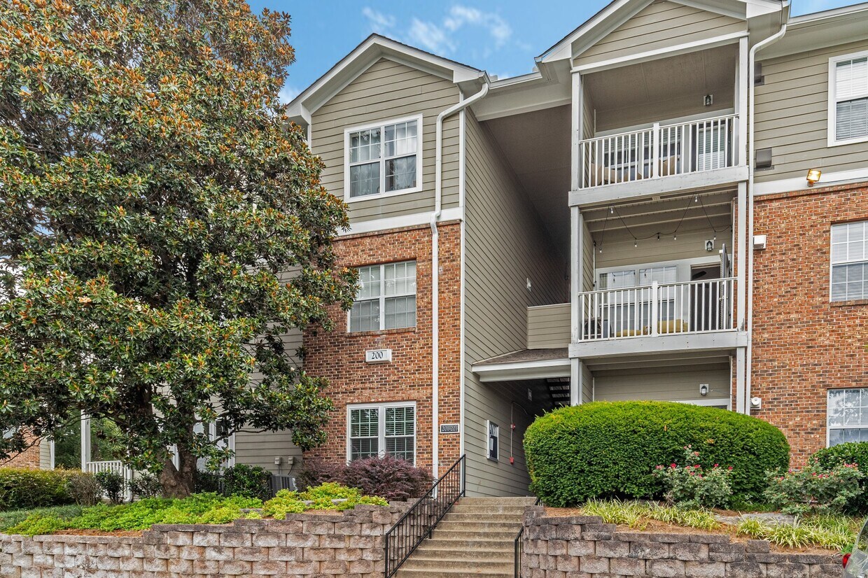 Foto principal - 2025 Woodmont Blvd