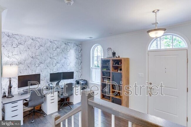 Foto del edificio - 662 Kenneth St NE