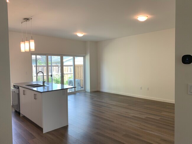 Building Photo - 144 Athabaska Rd