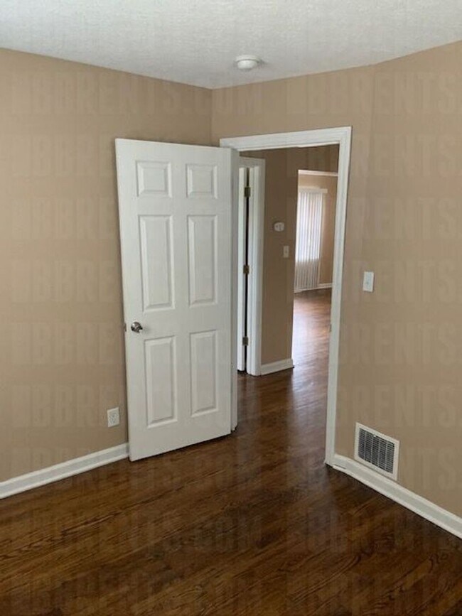 Building Photo - 151 Westbrook Dr