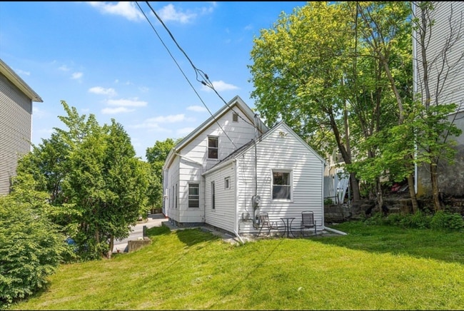 Building Photo - 150 Belmont St