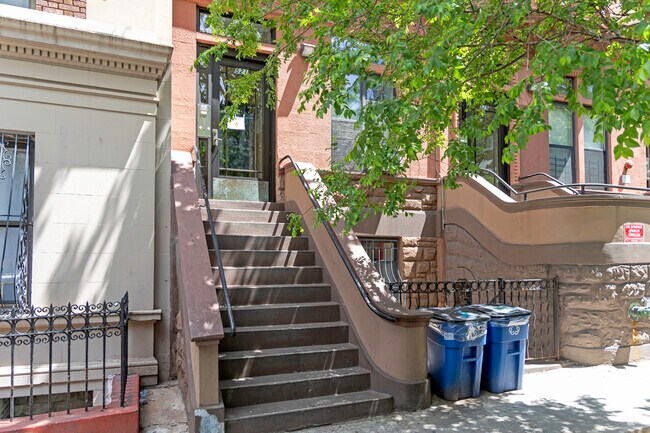 Entrance - 521 W 157th St