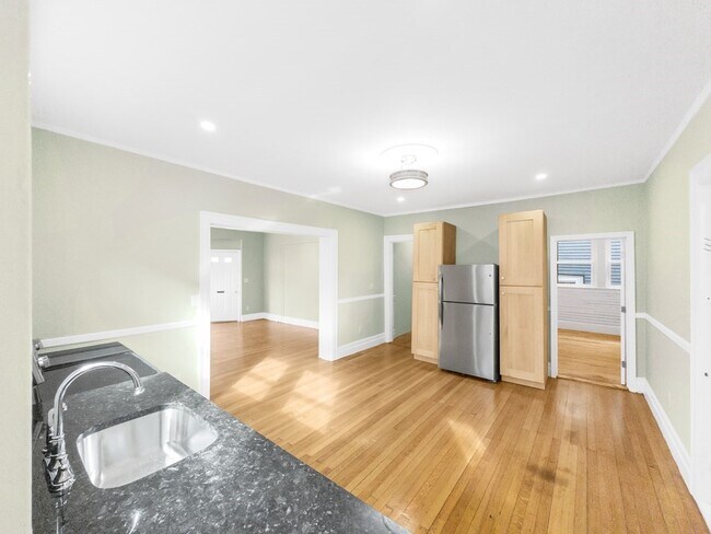 Building Photo - 57 Aspinwall Ave