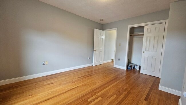 Building Photo - 73 River St