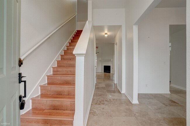 Building Photo - 3 br, 2.5 bath House - 124 Lago Grande Dr