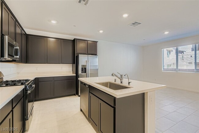 Building Photo - 1554 Maria Xing Ave