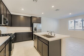 Building Photo - 1554 Maria Xing Ave