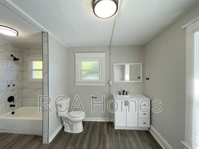 Building Photo - 1525 N Olney St