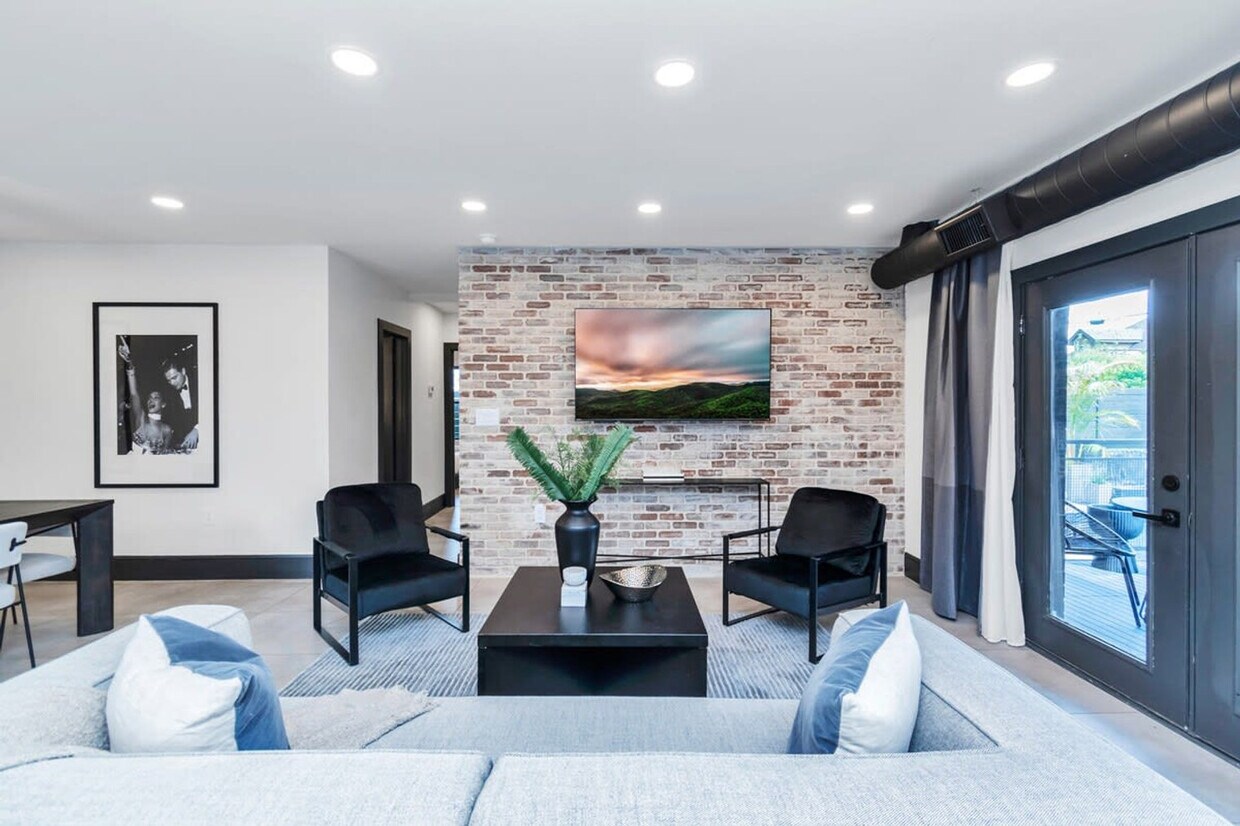 Foto principal - 2703 Blodgett St