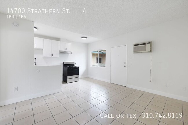 Foto del edificio - 14700 Strathern St