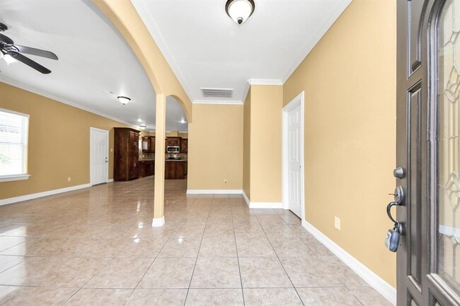 Building Photo - 11643 Antoine Dr