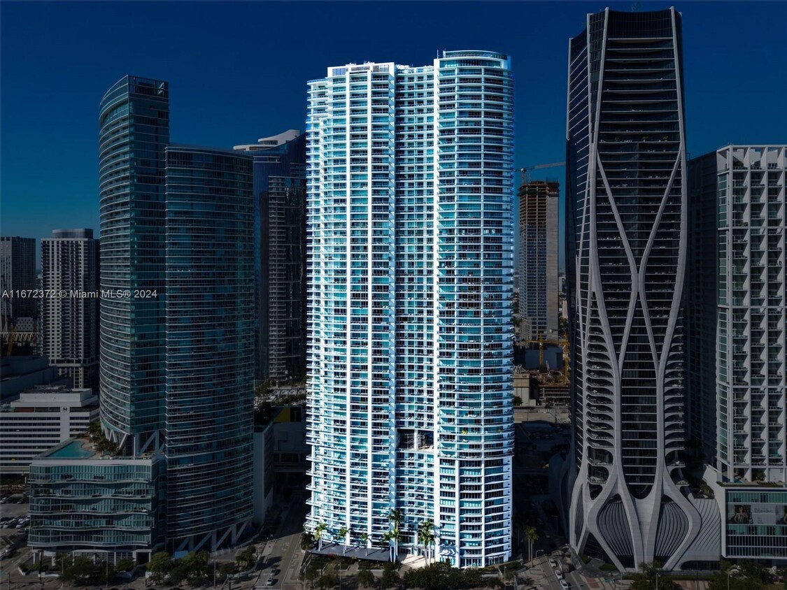 Foto principal - 900 Biscayne Blvd