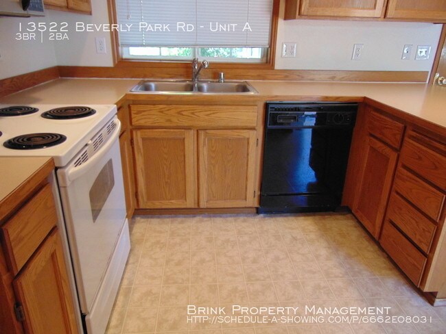 Foto del edificio - 13522 Beverly Park Rd