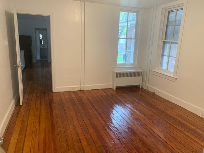 Building Photo - 1st Floor 1 Bed/1Bath Apartment on Pennsyl...