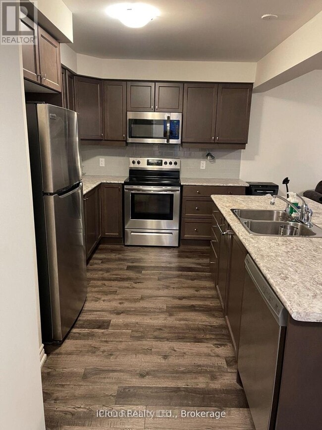 Photo du bâtiment - 998 Alder Gate