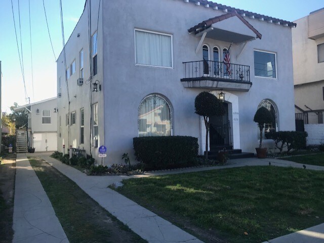 Building Photo - 620 E Maple St