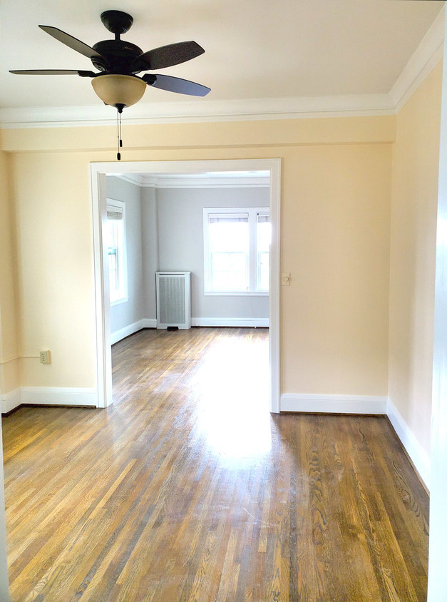 10' x 11' Dining Room looking west to Living - 2615 Park Ave