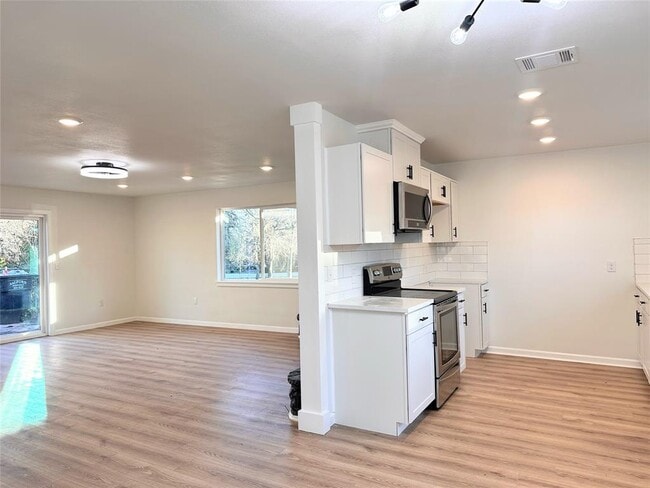 Building Photo - 203 Cool Water Dr