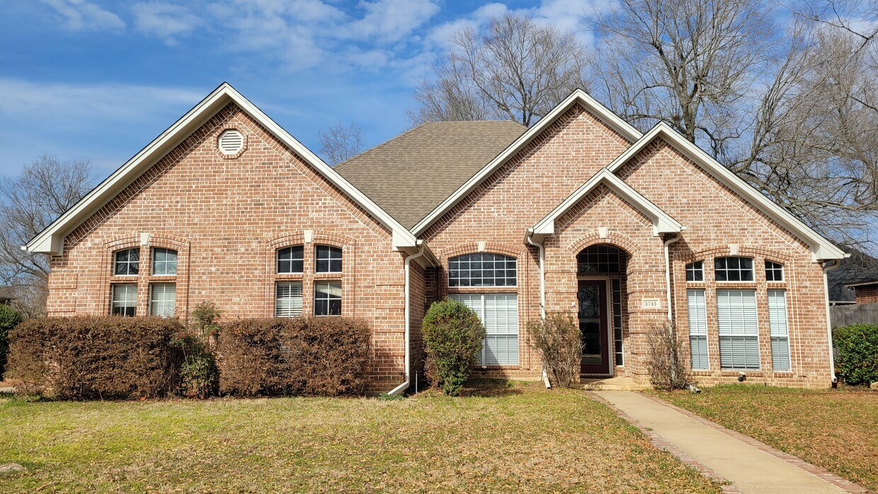 3745 Woodland Ln, Paris, TX 75462 House for Rent in Paris, TX