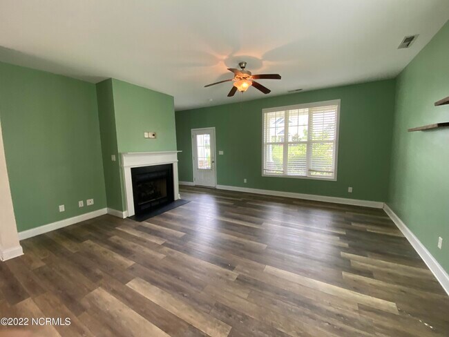 Building Photo - 211 Admiral Ct