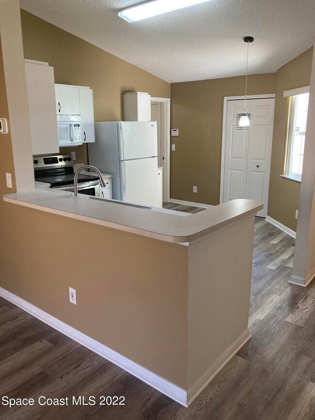 Building Photo - 2026 Deercroft Dr