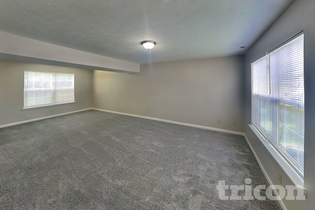 Building Photo - 8420 Country Club Blvd