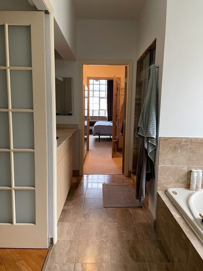 Foto del edificio - 1536 W Adams St