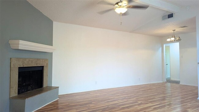 Building Photo - 6916 Scenic Brook Dr