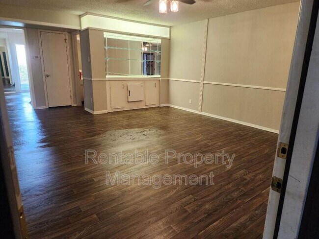 Foto del edificio - 6238 Wheaton Dr