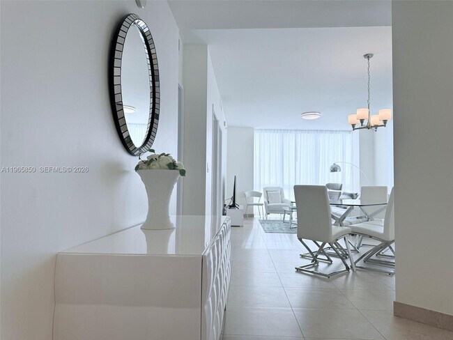 Foto del edificio - 18201 Collins Ave